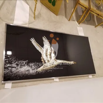 Tranh Thiên Nga Vẽ Ngược Trên Kiếng