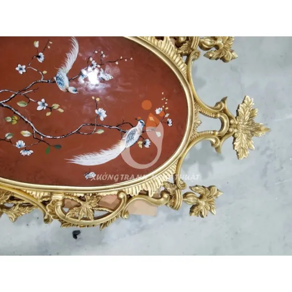 Tranh Kiếng Đôi Chim Trĩ Hình Oval Dát Vàng Nền Đỏ Tranh Kiếng Đôi Chim Trĩ Hình Oval Dát Vàng Nền Đỏ