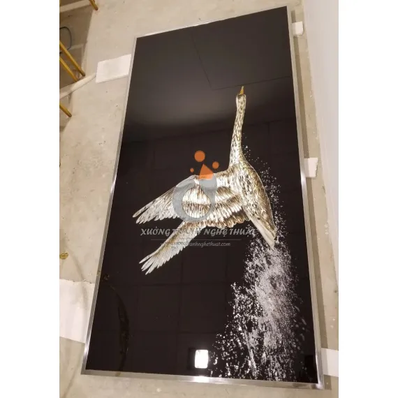 Tranh Thiên Nga Vẽ Ngược Trên Kiếng