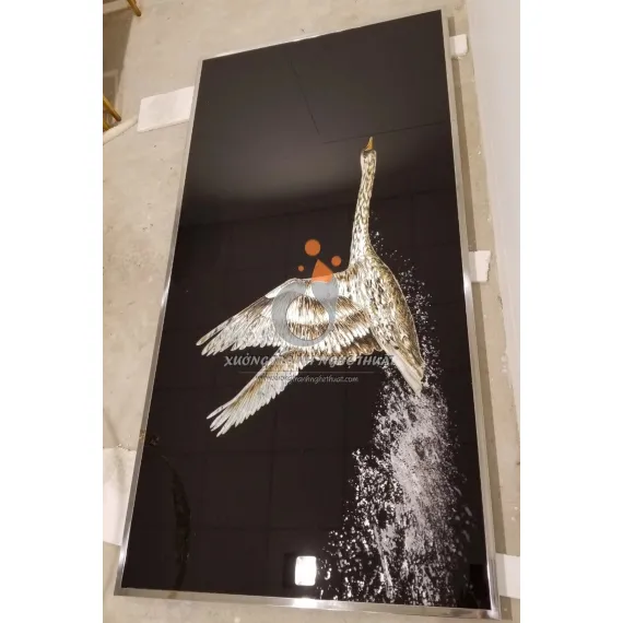 Tranh Thiên Nga Vẽ Ngược Trên Kiếng