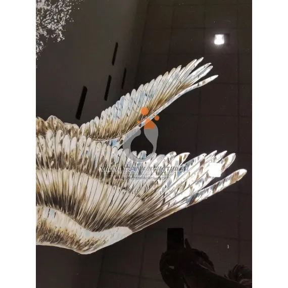 Tranh Thiên Nga Vẽ Ngược Trên Kiếng