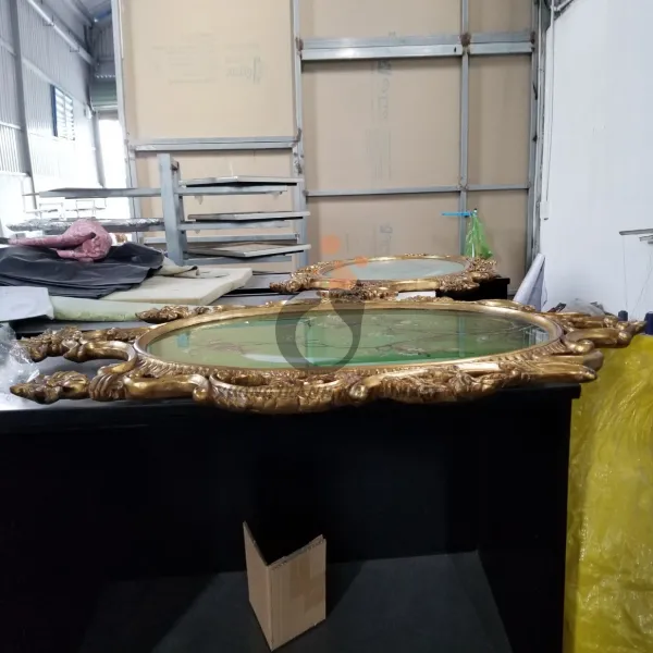 Tranh Kiếng Hình Ovan Dát Vàng Nền Màu Xanh