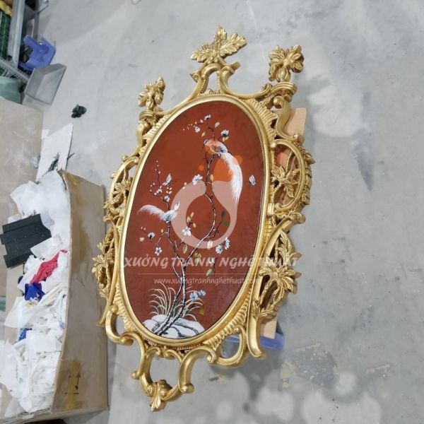 Tranh Kiếng Đôi Chim Trĩ Hình Oval Dát Vàng Nền Đỏ